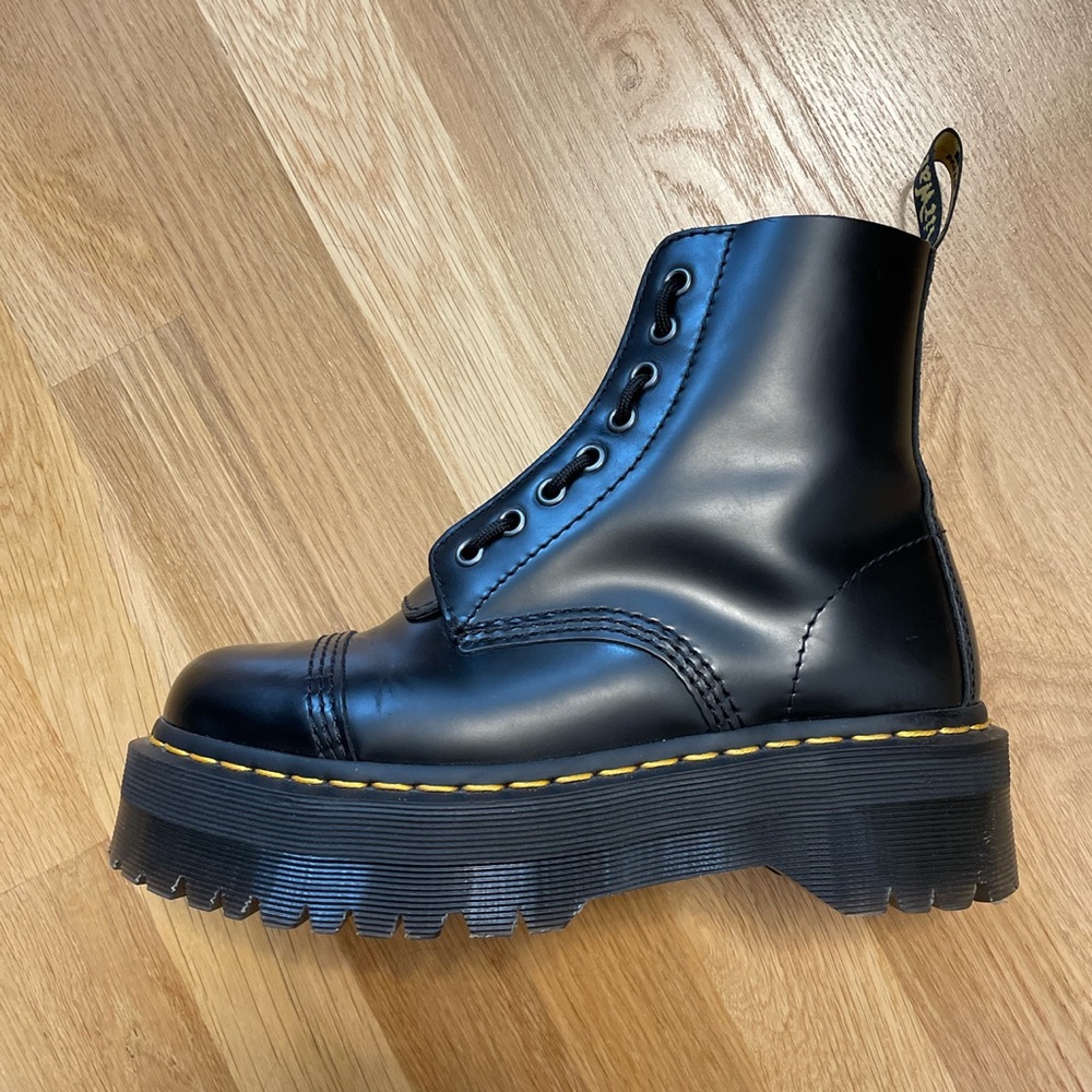 Dr. Marten Sinclair Boots in Smooth Leather